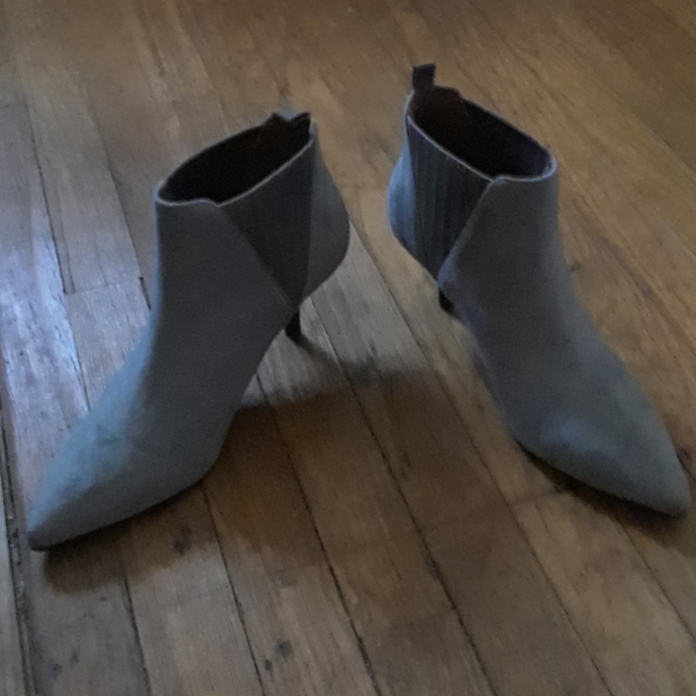 Brand New Donald Pliner 7.5 Boot Shoes. Never worn